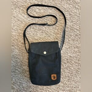 Fjallraven Greenland Pocket Shoulder Bag Retail $75 Black G-1000 Purse